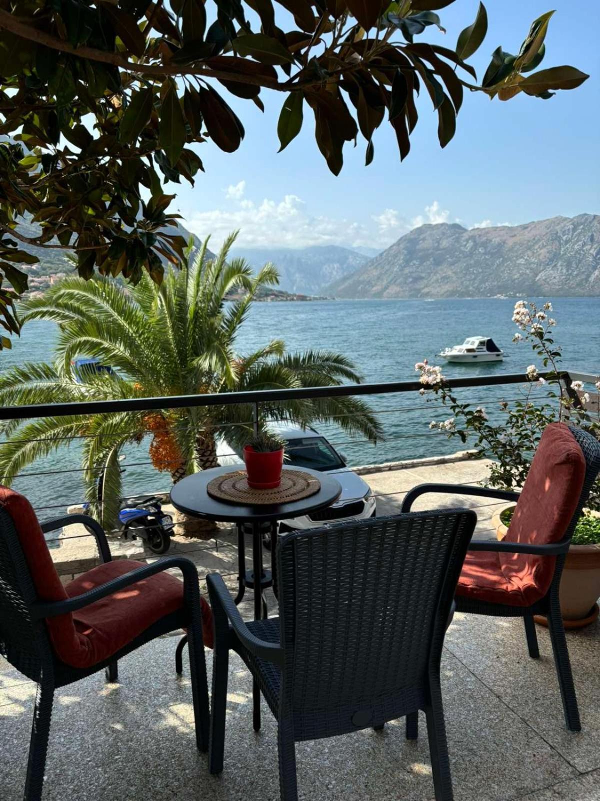 Sunny Bay Apartments Kotor Exterior photo